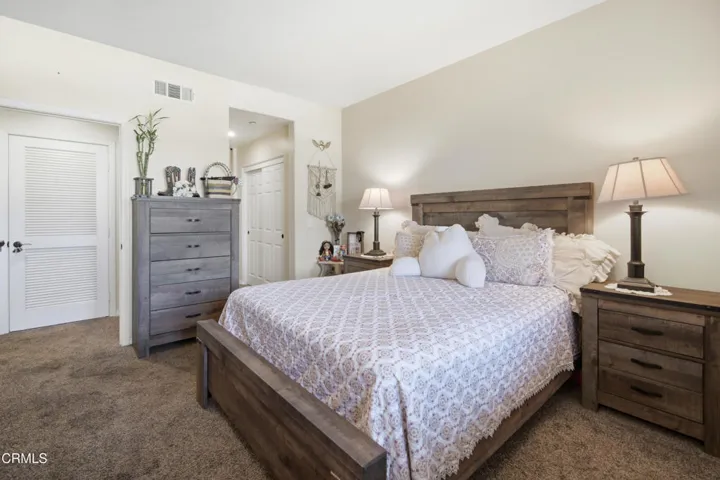 19_bedroom