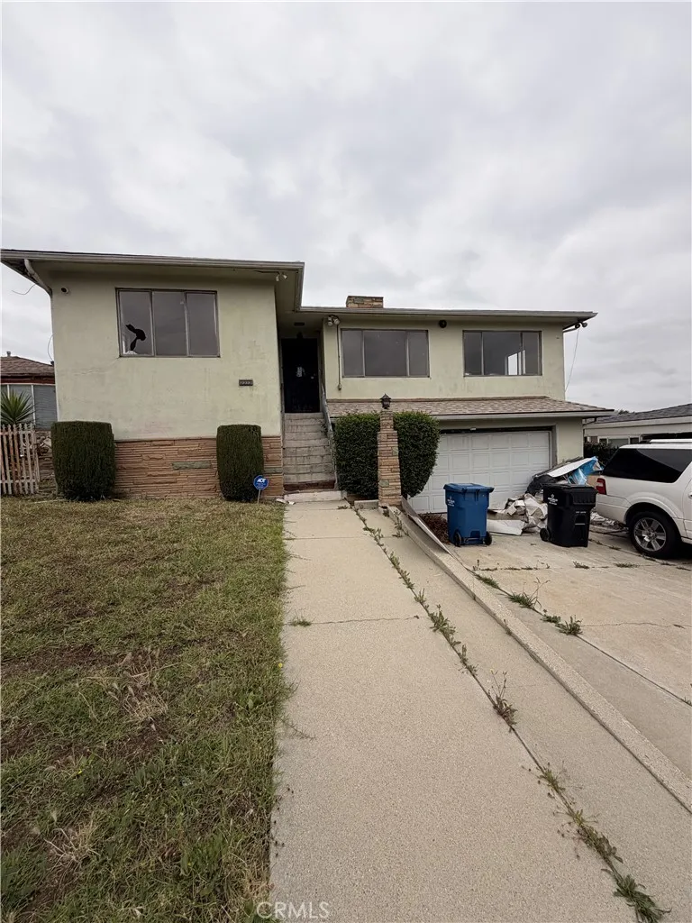 2323 W 102nd