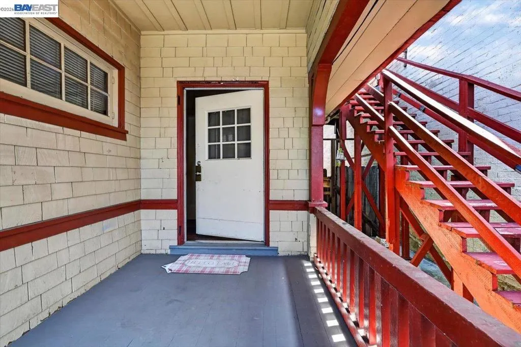 950 Loomis Ct, Oakland, California 94606 — photo 5