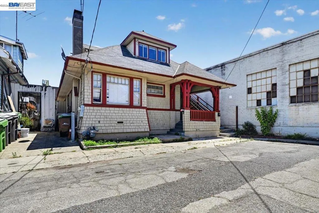 950 Loomis Ct