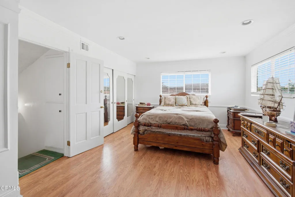 29_bedroom