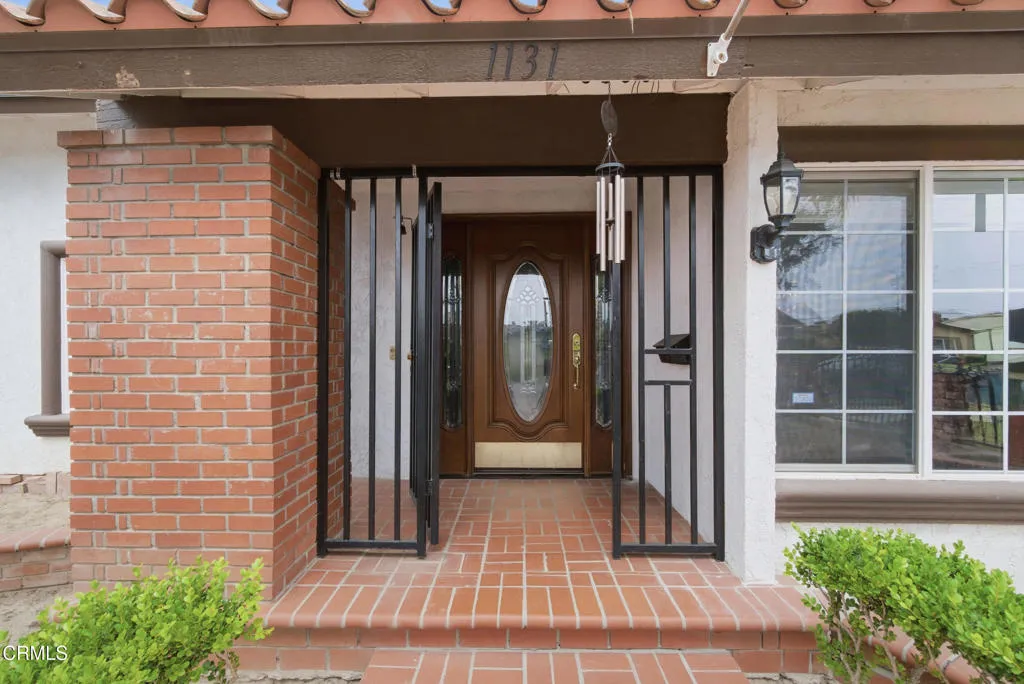 7_front door
