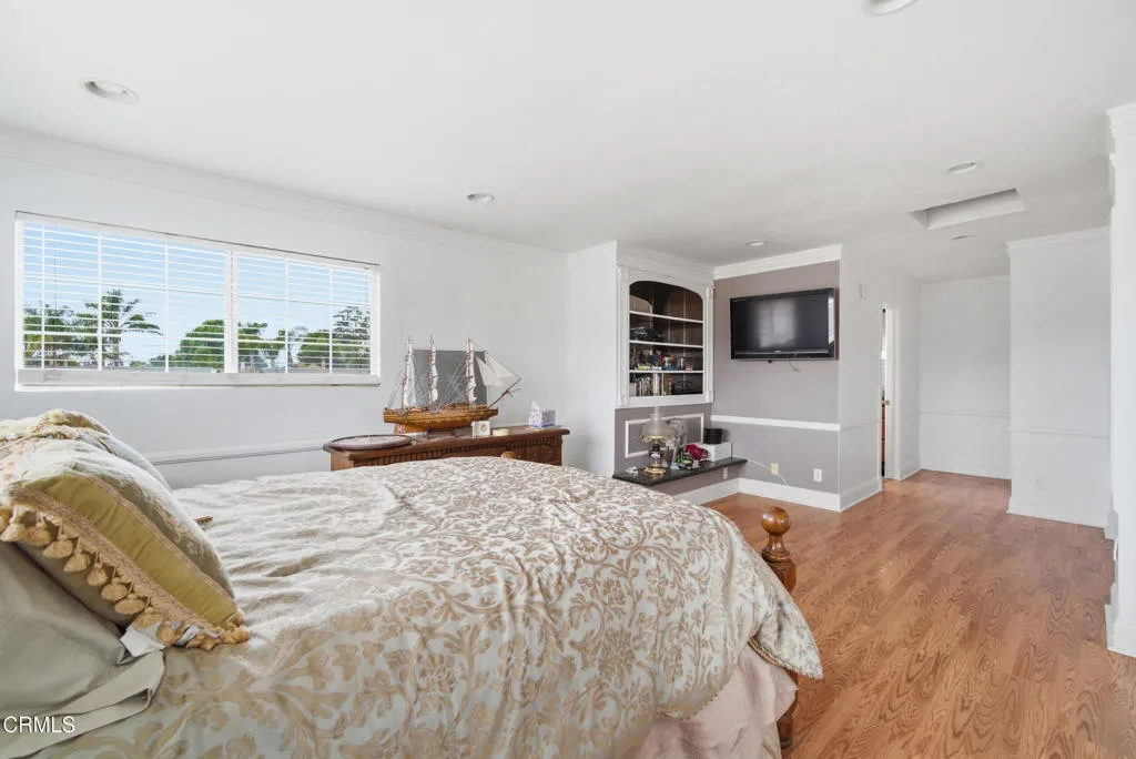 31_bedroom
