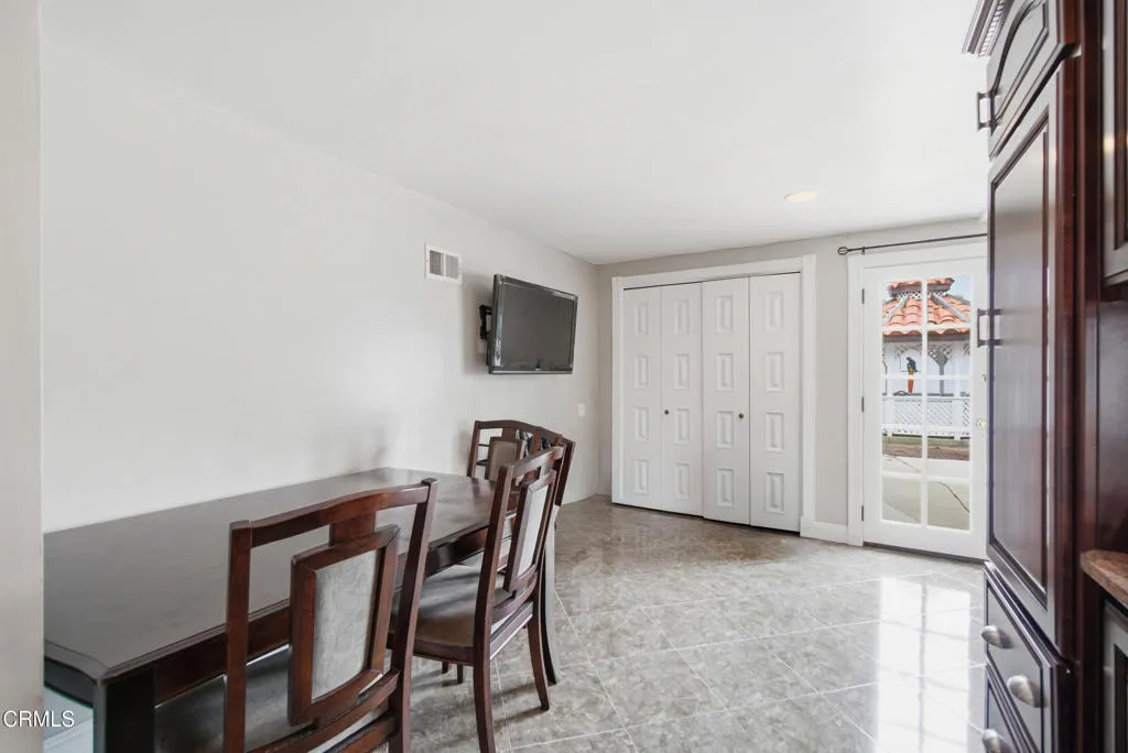 14_dining area