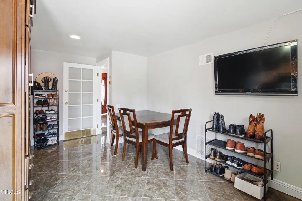 15_dining area