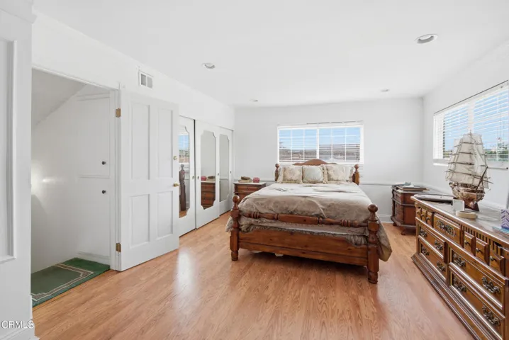 29_bedroom
