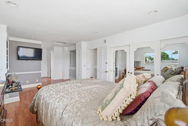 32_bedroom
