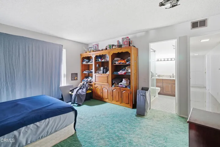 25_bedroom