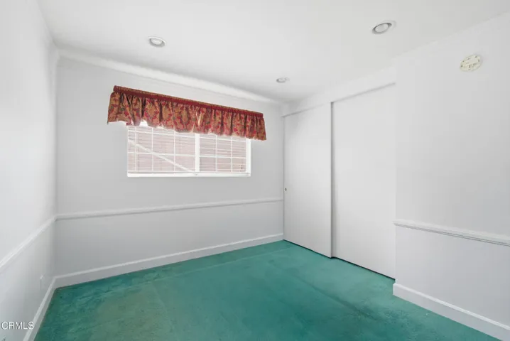 22_bedroom