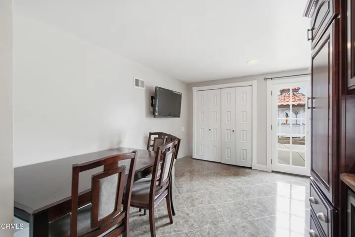 14_dining area