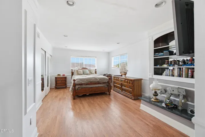 30_bedroom