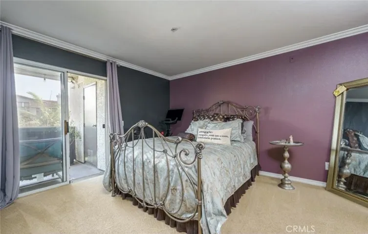 Oversize bedroom