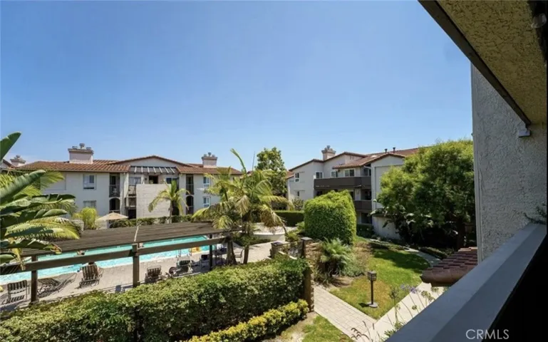 HOA pool - there are two community spas, one with an ocean view