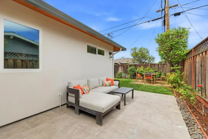 2133 Santa Cruz Avenue, Santa Clara, California 95051