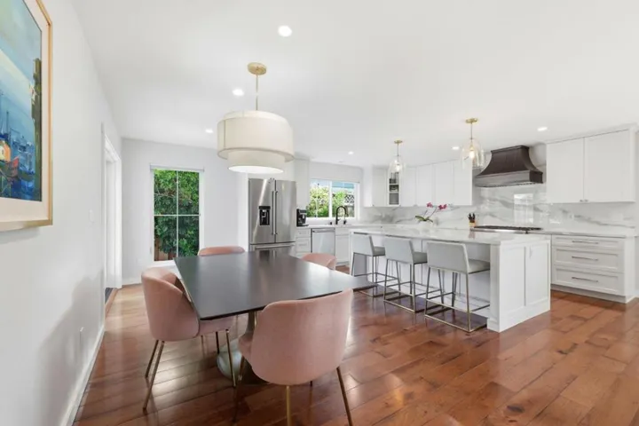 2133 Santa Cruz Avenue, Santa Clara, California 95051