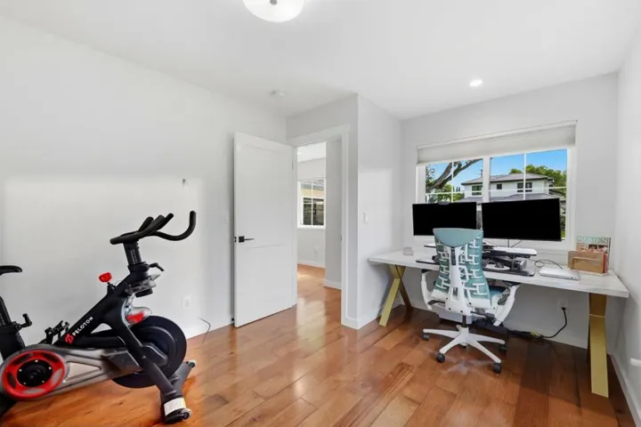 2133 Santa Cruz Avenue, Santa Clara, California 95051