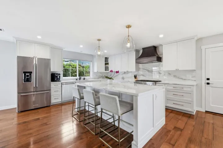 2133 Santa Cruz Avenue, Santa Clara, California 95051