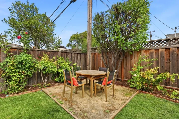 2133 Santa Cruz Avenue, Santa Clara, California 95051