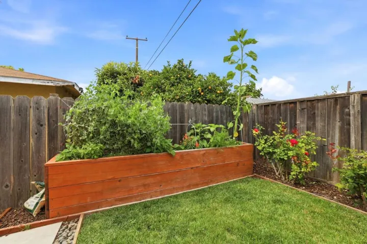 2133 Santa Cruz Avenue, Santa Clara, California 95051