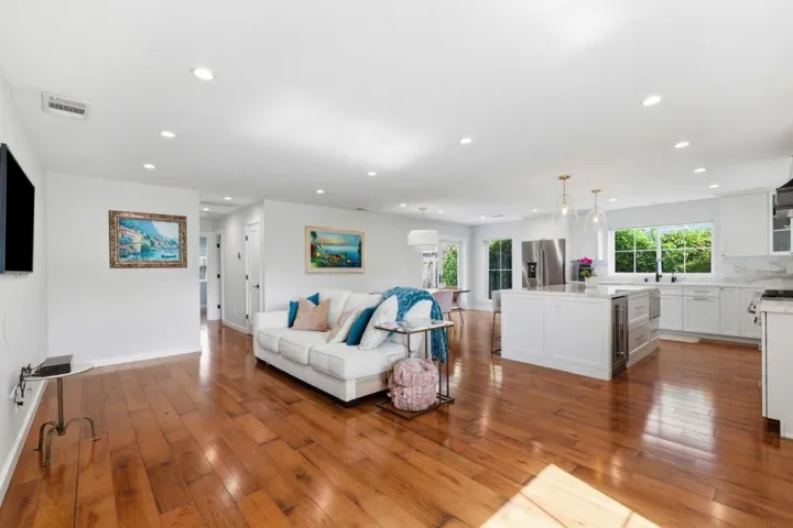 2133 Santa Cruz Avenue, Santa Clara, California 95051