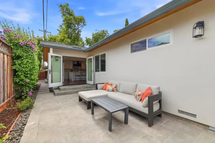 2133 Santa Cruz Avenue, Santa Clara, California 95051