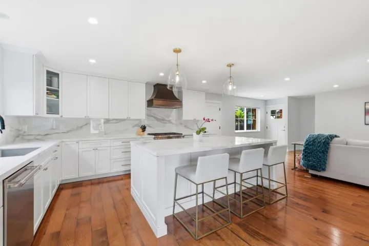 2133 Santa Cruz Avenue, Santa Clara, California 95051