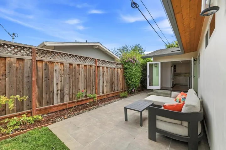 2133 Santa Cruz Avenue, Santa Clara, California 95051