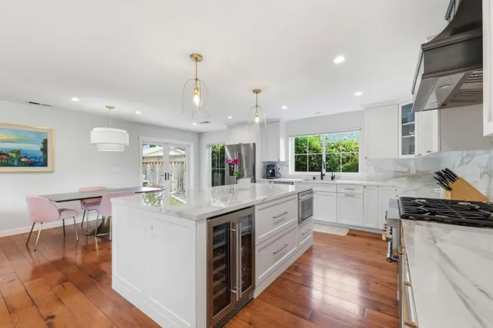 2133 Santa Cruz Avenue, Santa Clara, California 95051