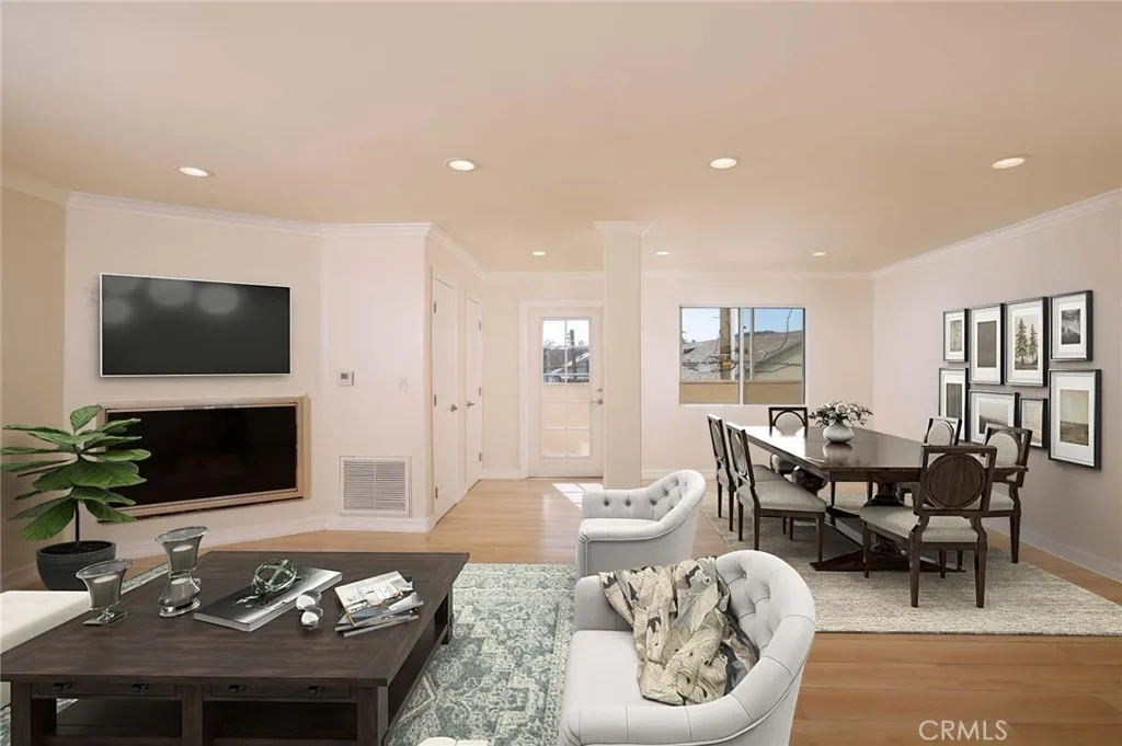 Living/Dining Room (Virtually staged)