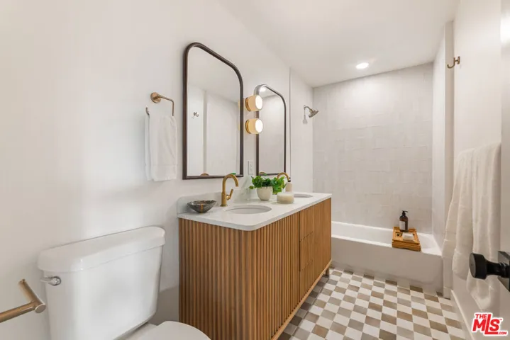 24005 Fulmar Avenue, Torrance, California 90501