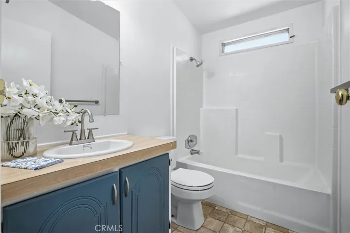 880 Calimex Place/ADU: Hallway Bathroom