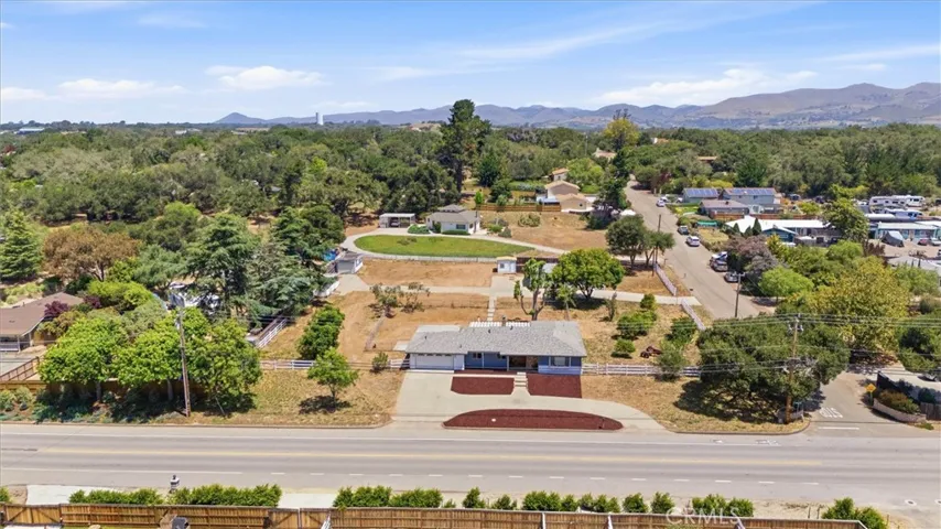Welcome to 652 Pomeroy Rd & 880 Calimex Place!