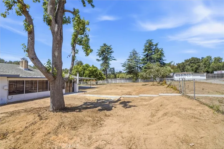 652 Pomeroy Backyard