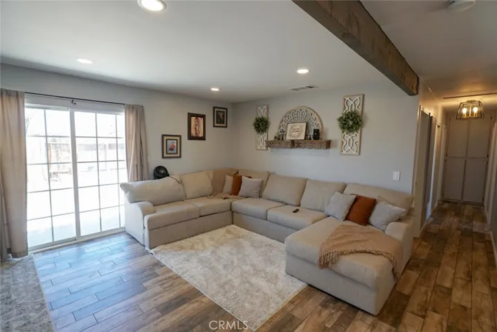21018 Little Beaver, Apple Valley, California 92308