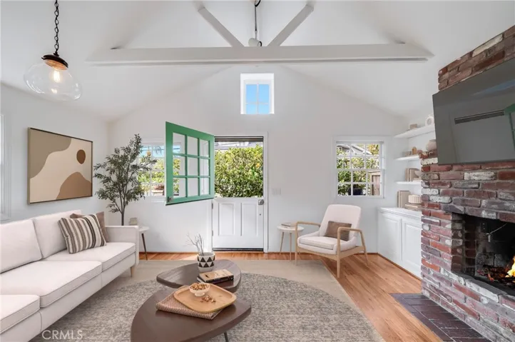 This photo has been virtually staged to illustrate the potential of the space. Unaltered photos are included in the listing.