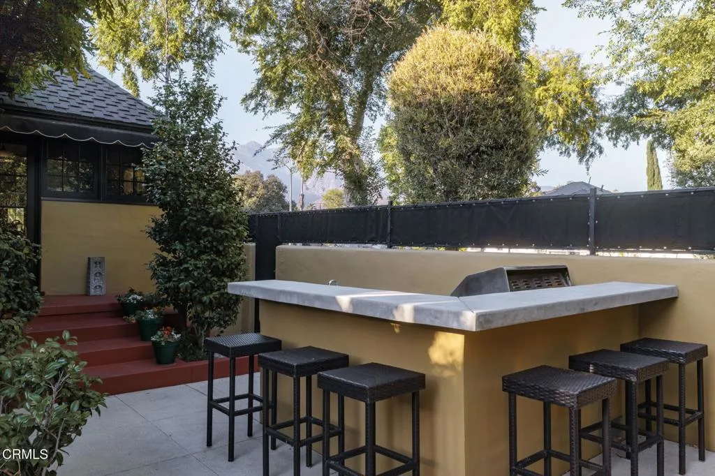 40-web-or-mls-2410 E. Orange Grove Blvd