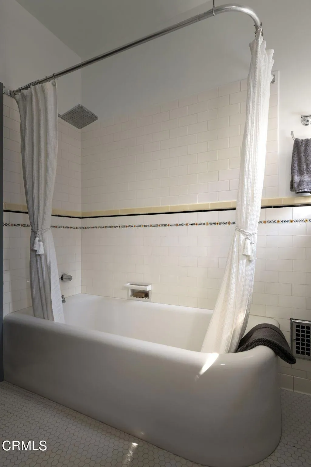 23-web-or-mls-2410 E. Orange Grove Blvd