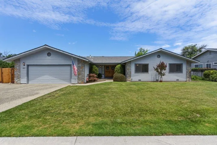 805 S Ridgemark Drive, Hollister, California 95023