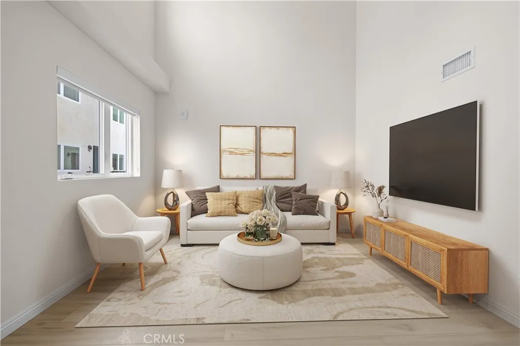 1818 S Norton Avenue 405, Los Angeles, California 90018 — photo 5