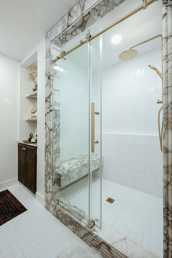 Primary en-suite
