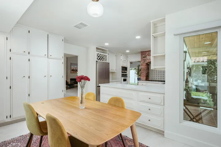 Breakfast room