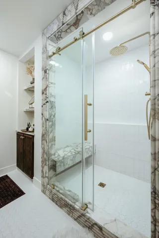 Primary en-suite