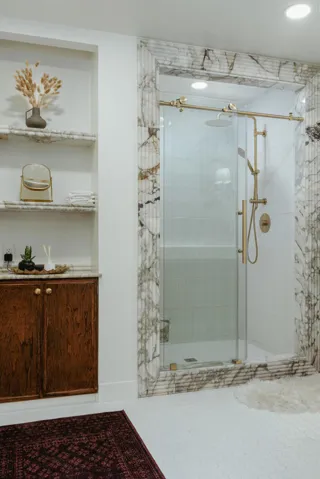 Primary en-suite