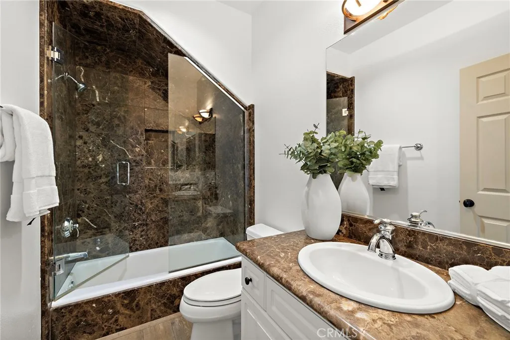 secondary ensuite bathroom