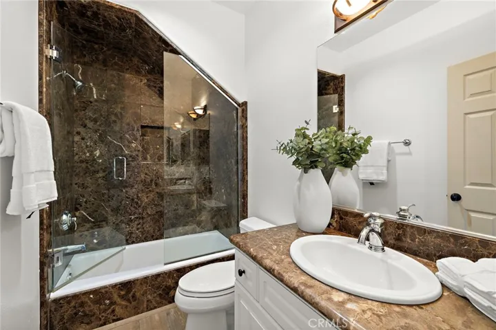 secondary ensuite bathroom