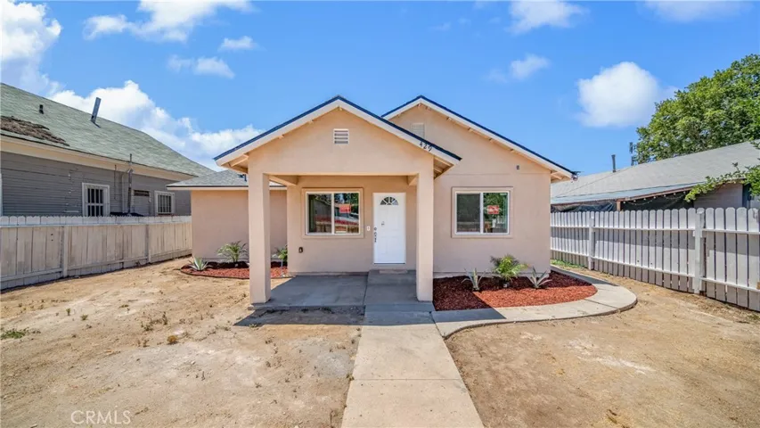 Main home has 3 beds 2.5 baths, dining room, laundry room,  Reconstructed! Master's bedroom and bathroom. Approximately 1,400 Sq Ft.
