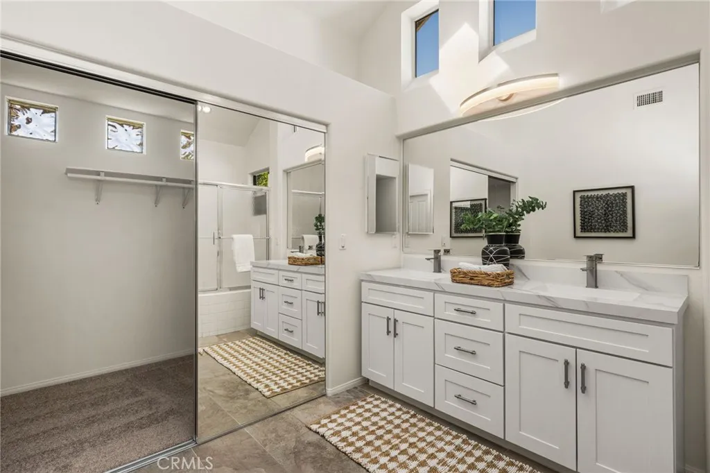 New white shaker cabinet with Quartz counters