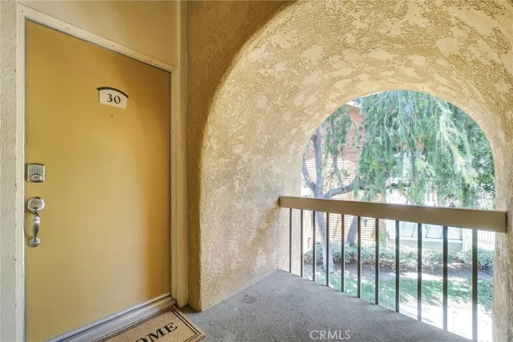 Open and airy entry into the home