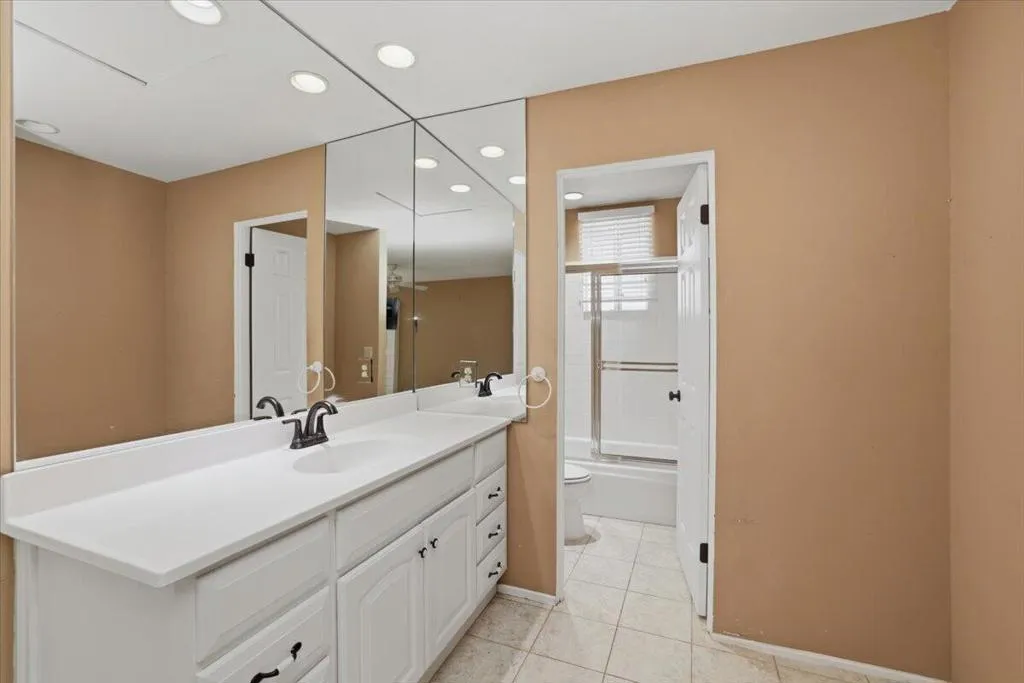38-Bathroom