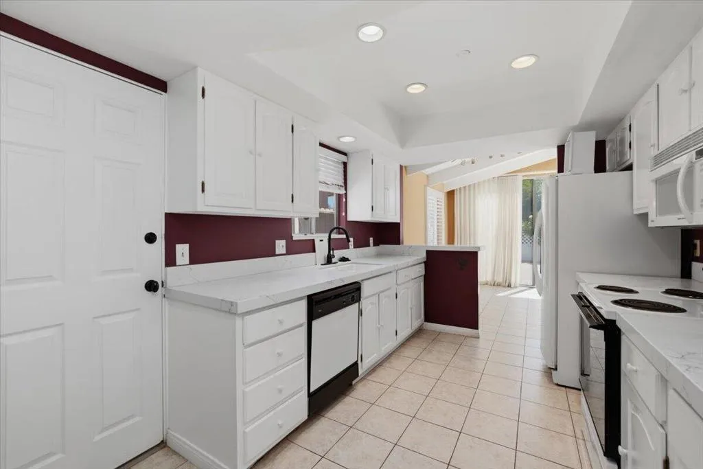 28-Kitchen